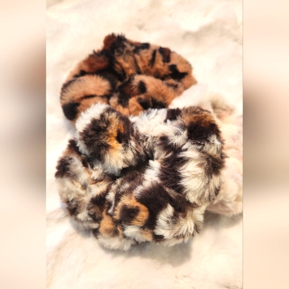NWOT Philocaly Faux Fur Animal Print Scrunchies - lot of 3 - Picture 3 of 4